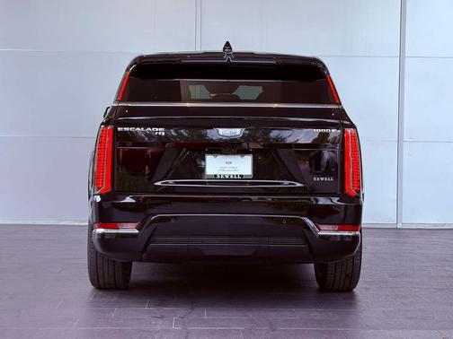 2025 Cadillac Escalade IQ Luxury 2