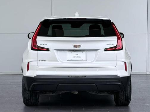 Crystal White Tricoat 2024 Cadillac XT4 Luxury