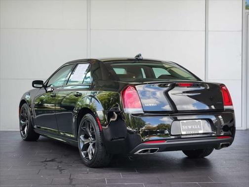 2021 Chrysler 300 Touring