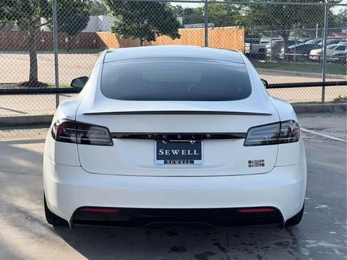 Pearl White Multi-Coat 2023 Tesla Model S Plaid