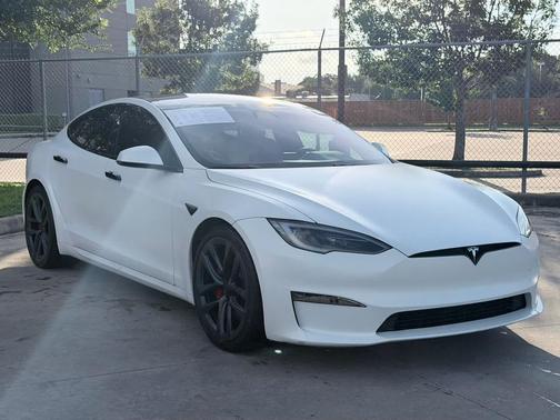 Pearl White Multi-Coat 2023 Tesla Model S Plaid
