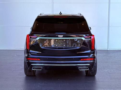 2022 Cadillac XT6 Premium Luxury FWD
