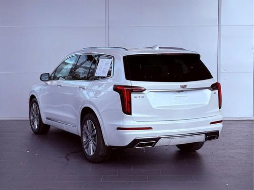 2022 Cadillac XT6 Premium Luxury FWD