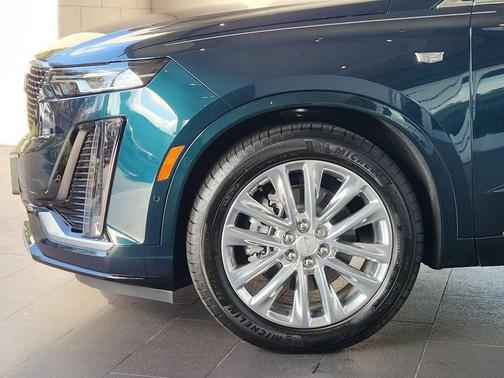 2025 Cadillac XT6 Premium Luxury FWD