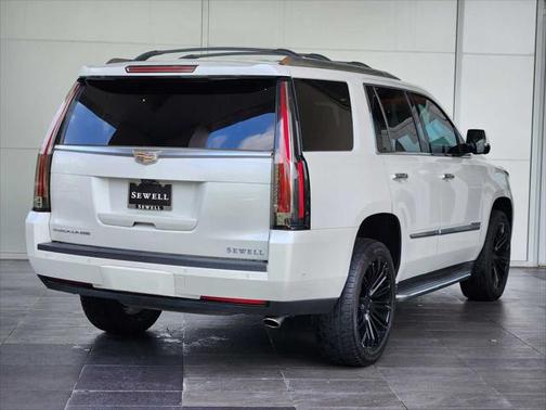 2017 Cadillac Escalade Luxury