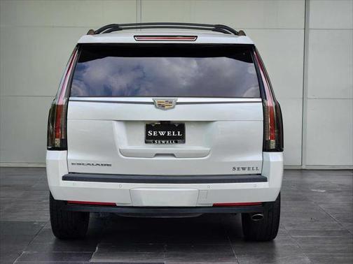 2017 Cadillac Escalade Luxury