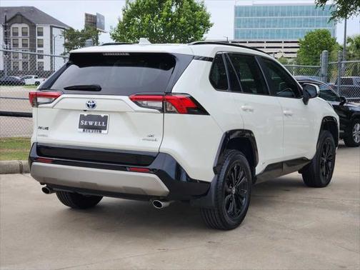 2022 Toyota RAV4 Hybrid SE