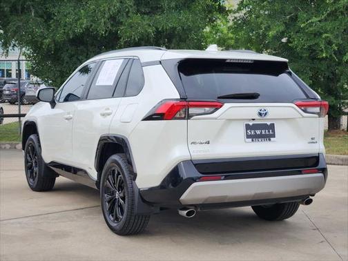 2022 Toyota RAV4 Hybrid SE