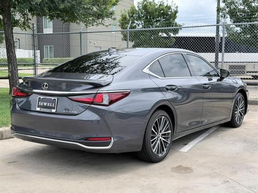 Cloudburst Gray 2025 Lexus ES 300h Base