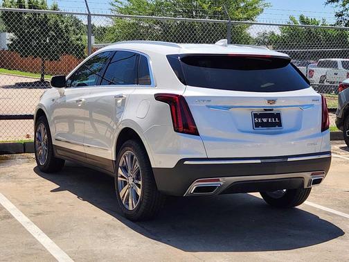 Crystal White Tricoat 2026 Cadillac XT5 Premium Luxury