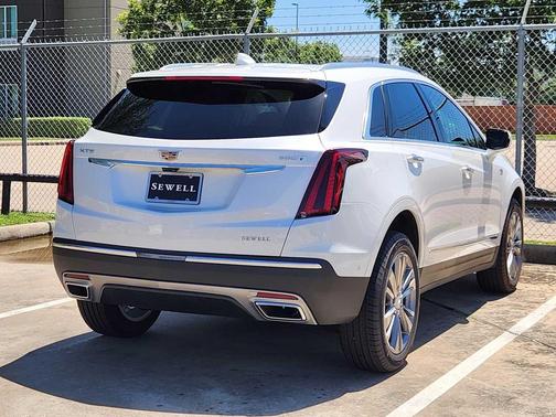 Crystal White Tricoat 2026 Cadillac XT5 Premium Luxury
