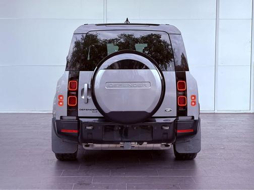 2023 Land Rover Defender 130 X-Dynamic SE