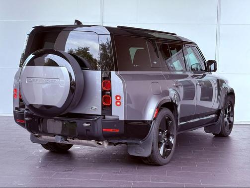 2023 Land Rover Defender 130 X-Dynamic SE