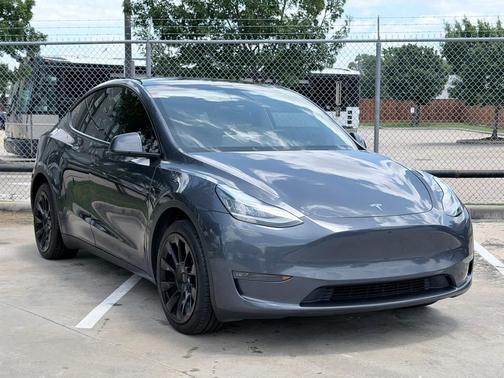 Midnight Silver Metallic 2023 Tesla Model Y AWD