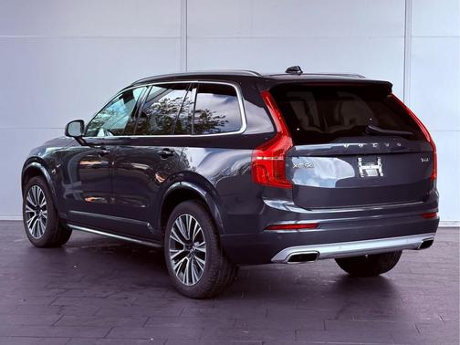 2021 Volvo XC90 T6 Momentum