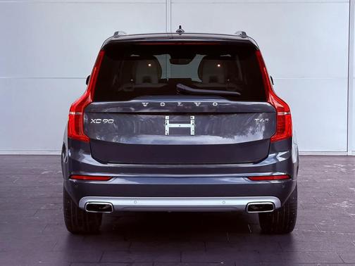 2021 Volvo XC90 T6 Momentum