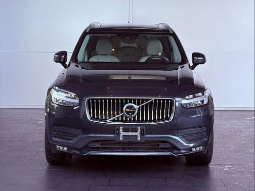 2021 Volvo XC90 T6 Momentum