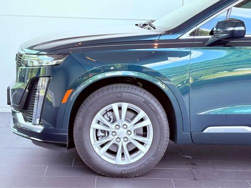 2025 Cadillac XT6 Luxury FWD