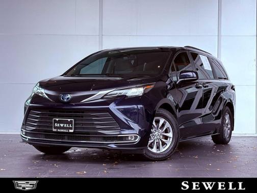 2022 Toyota Sienna XLE