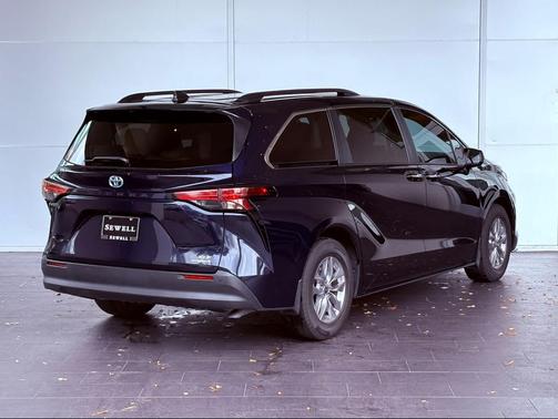 2022 Toyota Sienna XLE