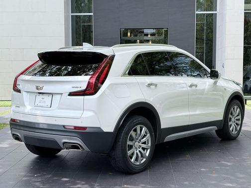 Crystal White Tricoat 2023 Cadillac XT4 Premium Luxury