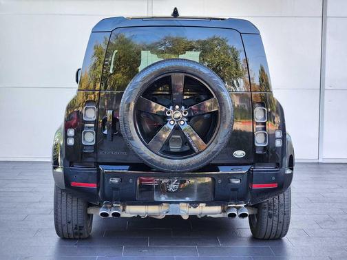 2023 Land Rover Defender 110 V8