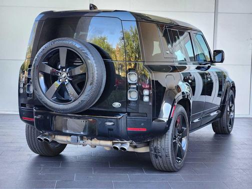 2023 Land Rover Defender 110 V8