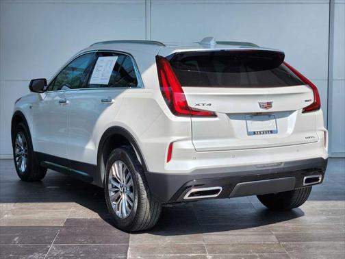 2025 Cadillac XT4 Premium Luxury