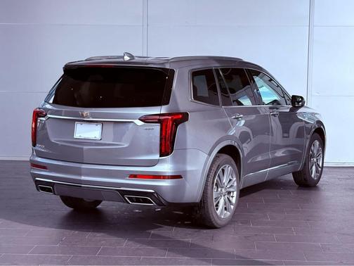 2025 Cadillac XT6 Premium Luxury FWD