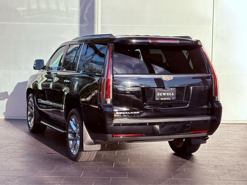 2017 Cadillac Escalade Luxury