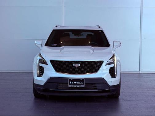 Crystal White Tricoat 2022 Cadillac XT4 Sport