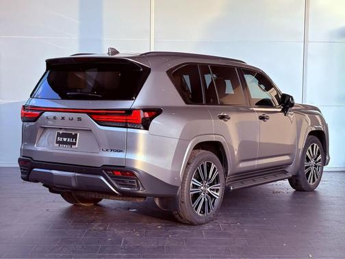 2025 Lexus LX 700h Luxury