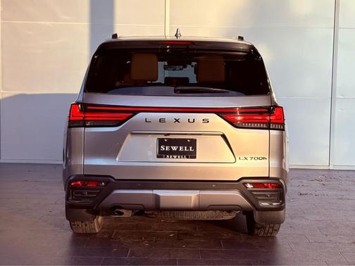 2025 Lexus LX 700h Luxury