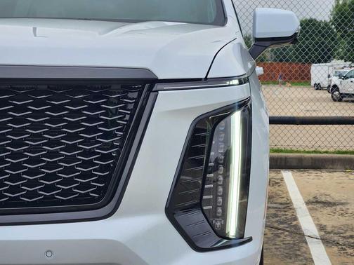 Vibrant White Tricoat 2026 Cadillac Escalade Sport Platinum