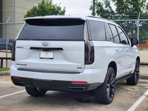 Vibrant White Tricoat 2026 Cadillac Escalade Sport Platinum