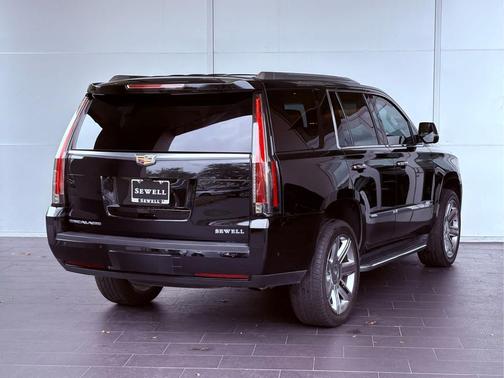 2017 Cadillac Escalade Luxury