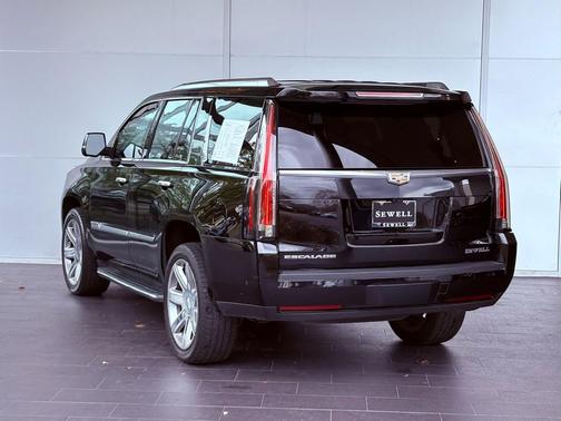 2017 Cadillac Escalade Luxury