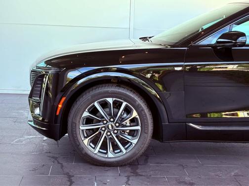 2025 Cadillac LYRIQ Sport