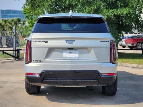 2025 Cadillac Escalade IQ Sport 2