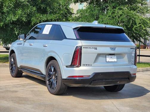 2025 Cadillac Escalade IQ Sport 2