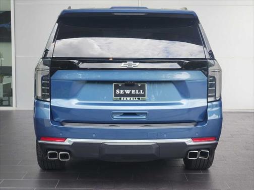 2025 Chevrolet Suburban 4WD High Country