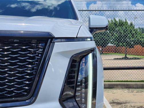 Vibrant White Tricoat 2026 Cadillac Escalade ESV Sport Platinum