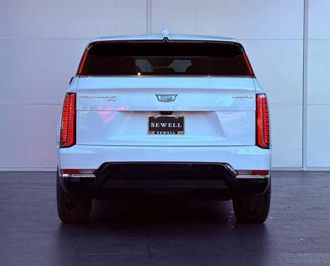 2025 Cadillac Escalade IQ Luxury 2