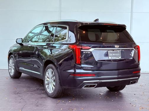 2022 Cadillac XT6 Premium Luxury FWD