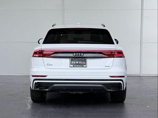 Glacier White Metallic 2023 Audi Q8 55 Prestige