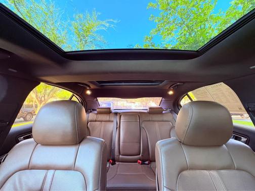 2015 Lincoln MKS Base