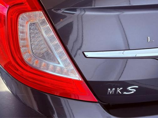 2015 Lincoln MKS Base
