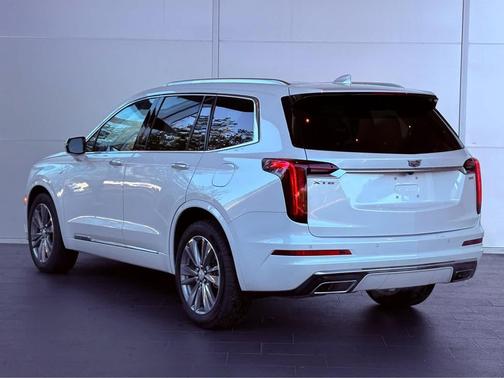 2025 Cadillac XT6 Premium Luxury FWD