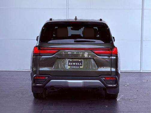 2025 Lexus LX 700h Luxury