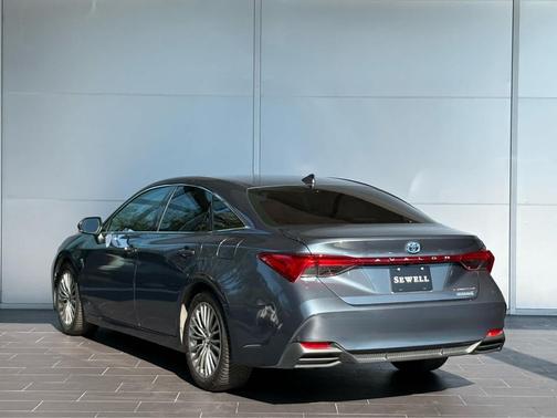 2022 Toyota Avalon Hybrid Limited